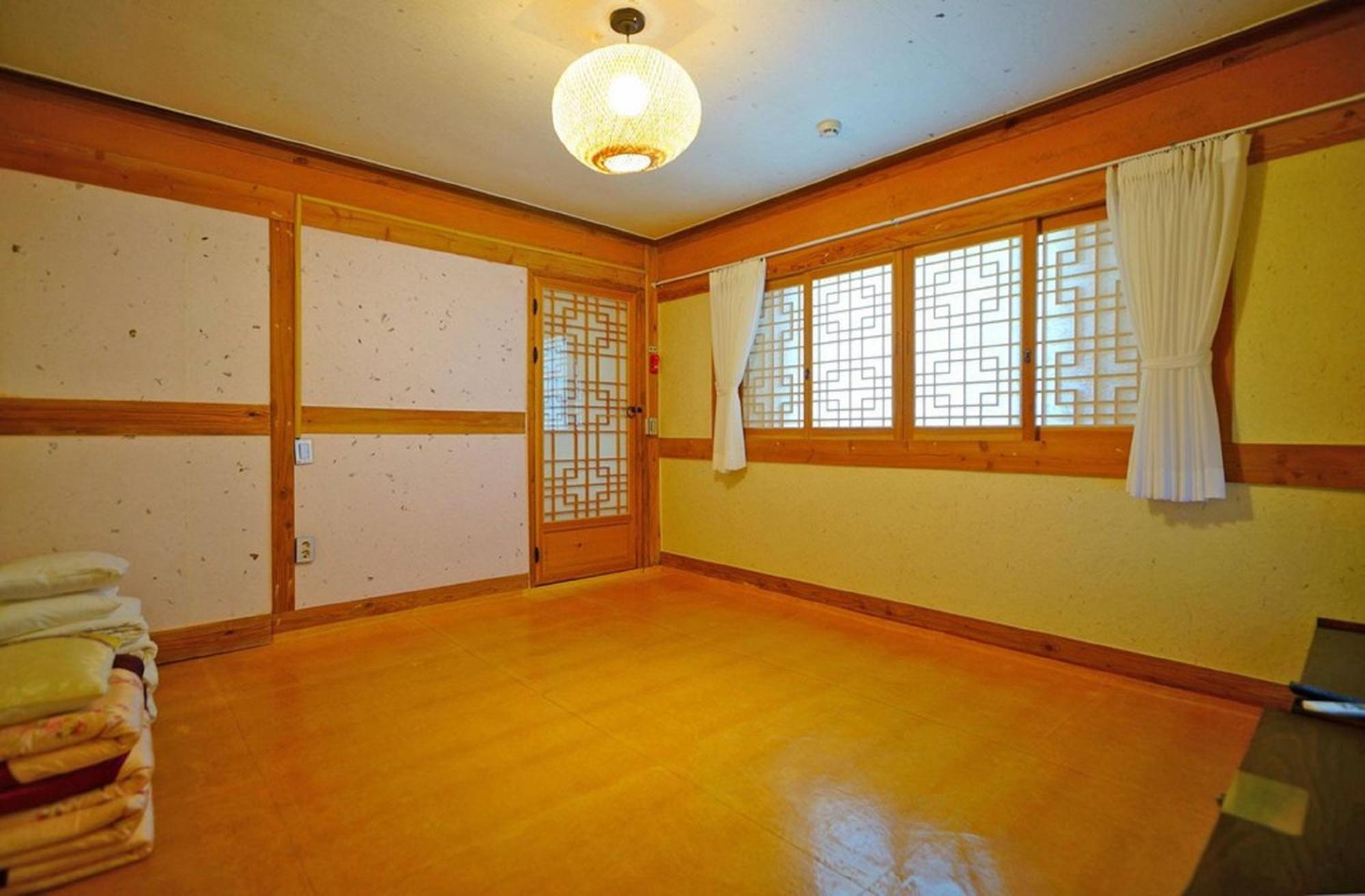 Hanok Gotaek Goeul جيونجو المظهر الخارجي الصورة